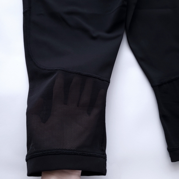 Lululemon Gear Up Crop (17") - Picture 10 of 14